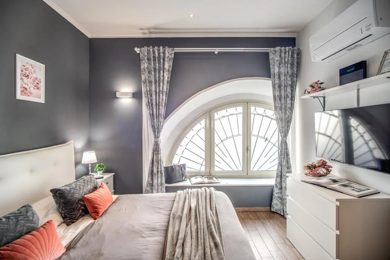 Colosseum Royal Apartment Rome Italy